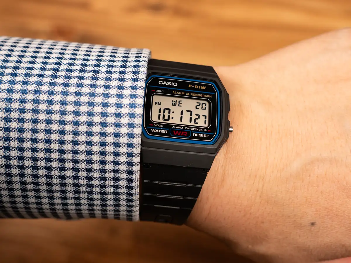 F-91W カシオ チープカシオ CASIO 写真 装着 腕