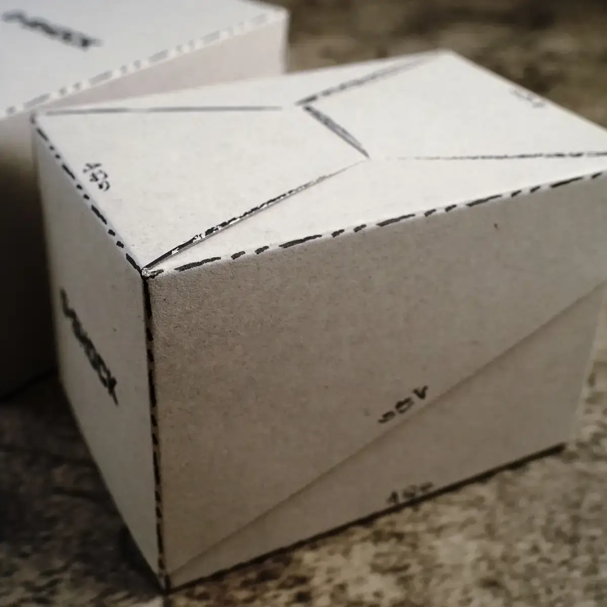 腕時計喫茶-Wristwatch-Tearoom- | ストレスに〝早めのG-SHOCK〟が効く!! 折り紙モチーフG-SHOCK「DW-5600RGM-1JR」購入レビュー DW-5600RGM-1JR G-SHOCK ボックス