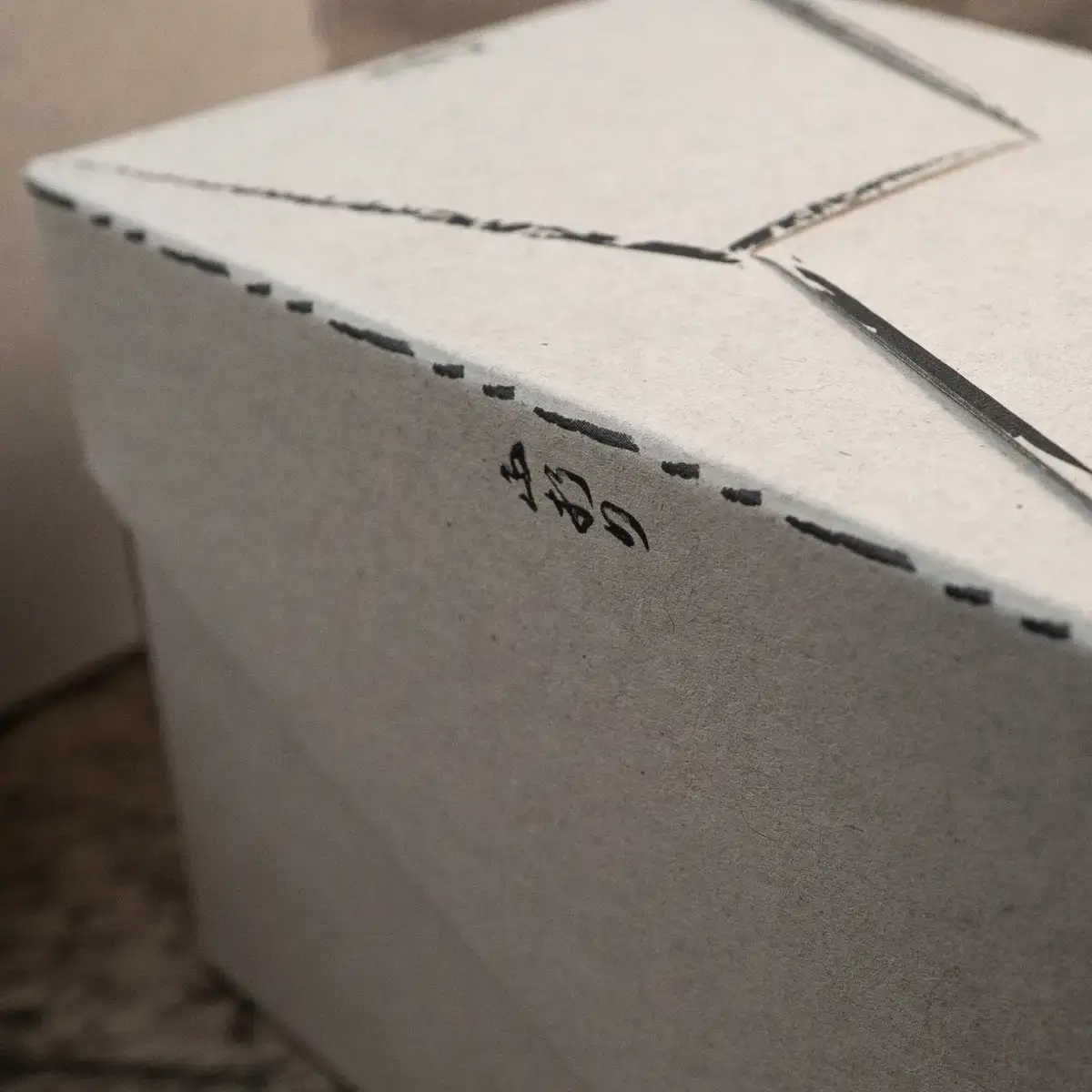 腕時計喫茶-Wristwatch-Tearoom- | ストレスに〝早めのG-SHOCK〟が効く!! 折り紙モチーフG-SHOCK「DW-5600RGM-1JR」購入レビュー DW-5600RGM-1JR G-SHOCK ボックス