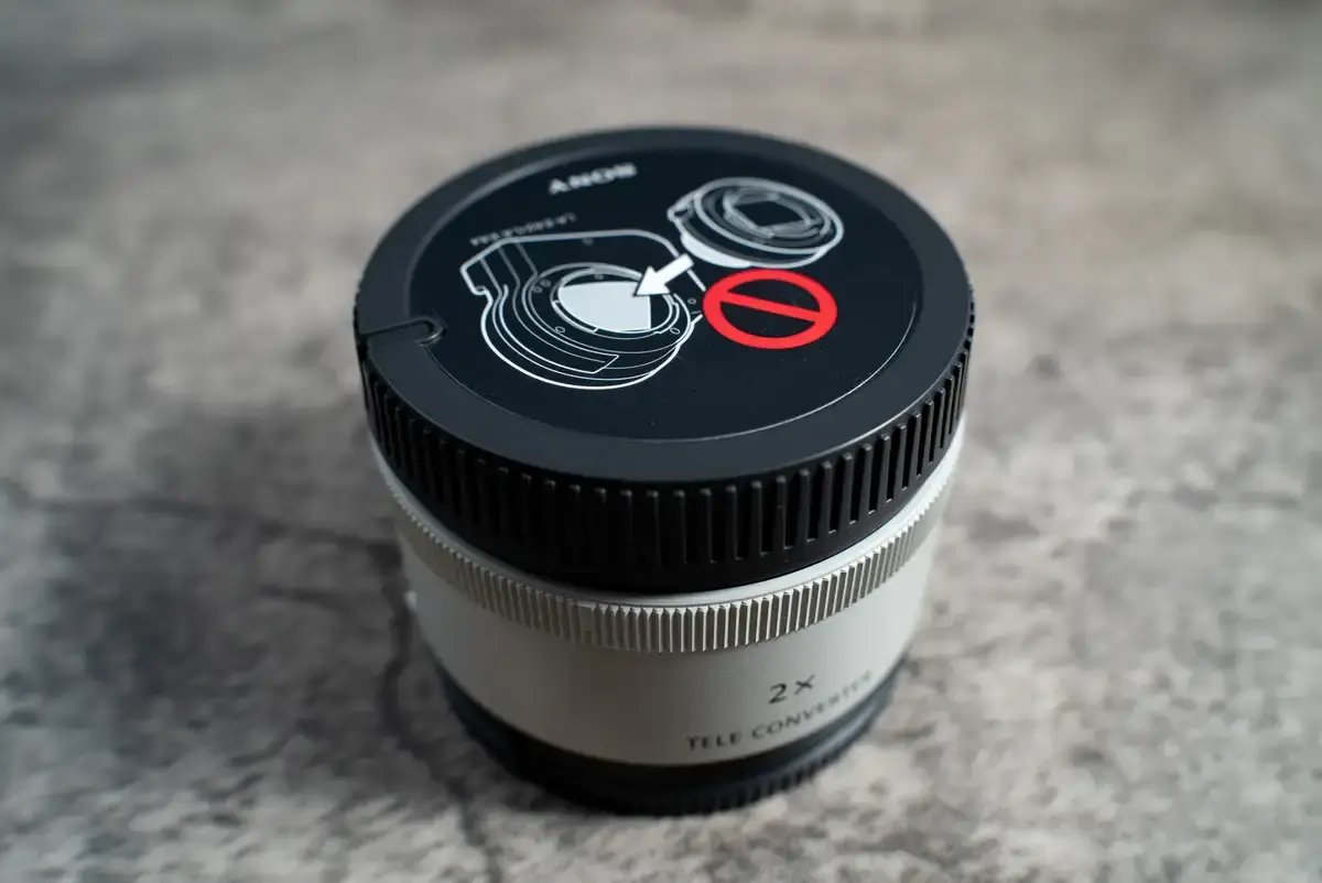 腕時計喫茶-Wristwatch-Tearoom- | 【購入・実写レビュー】テレコンで2.8倍も!! ソニー「100mm F2.8 Macro GM OSS」最大撮影倍率 1.4倍で〝腕時計を撮る〟 SEL20TC 外観