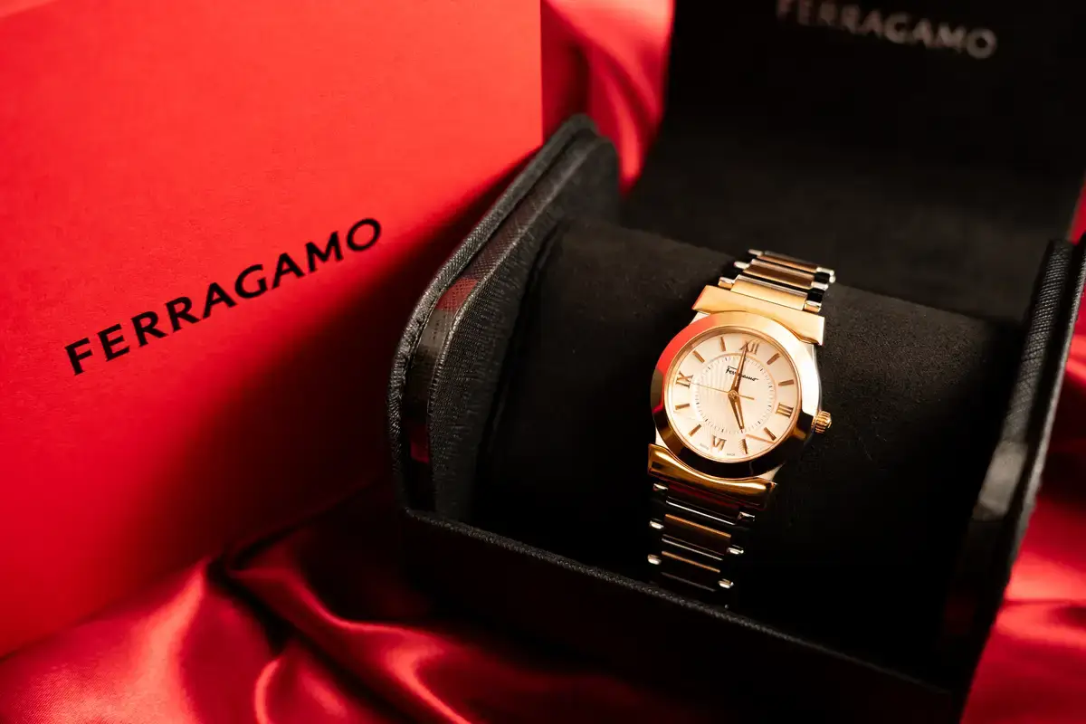 腕時計喫茶-Wristwatch-Tearoom- | 腕時計愛好家目線で見た『サルヴァトーレ フェラガモ』の〝レディース時計〟って… どうなの?? Ferragamo 時計 フェラガモ Vega ベガ