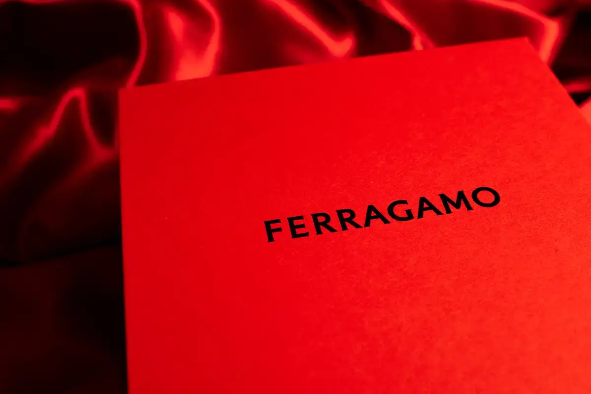 腕時計喫茶-Wristwatch-Tearoom- | 腕時計愛好家目線で見た『サルヴァトーレ フェラガモ』の〝レディース時計〟って… どうなの?? Ferragamo 時計 フェラガモ Vega ベガ