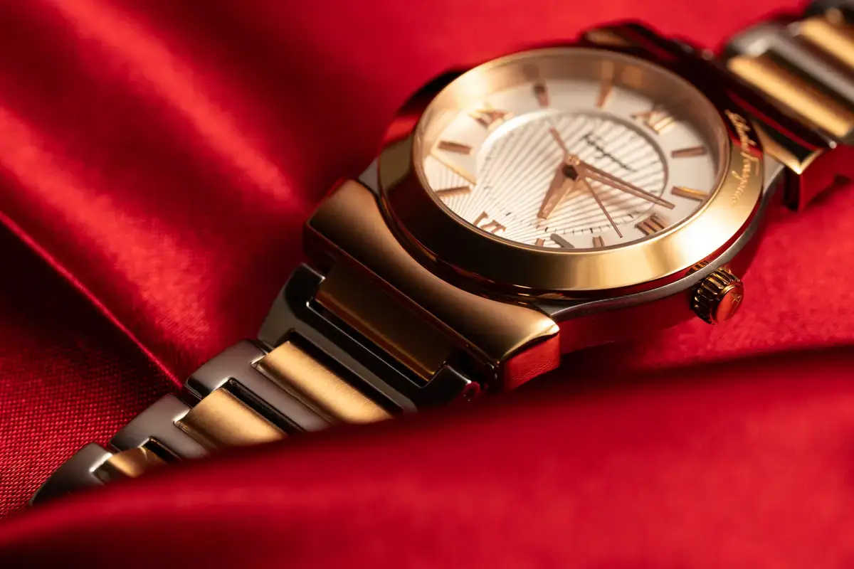 腕時計喫茶-Wristwatch-Tearoom- | 腕時計愛好家目線で見た『サルヴァトーレ フェラガモ』の〝レディース時計〟って… どうなの?? Ferragamo 時計 フェラガモ Vega ベガ