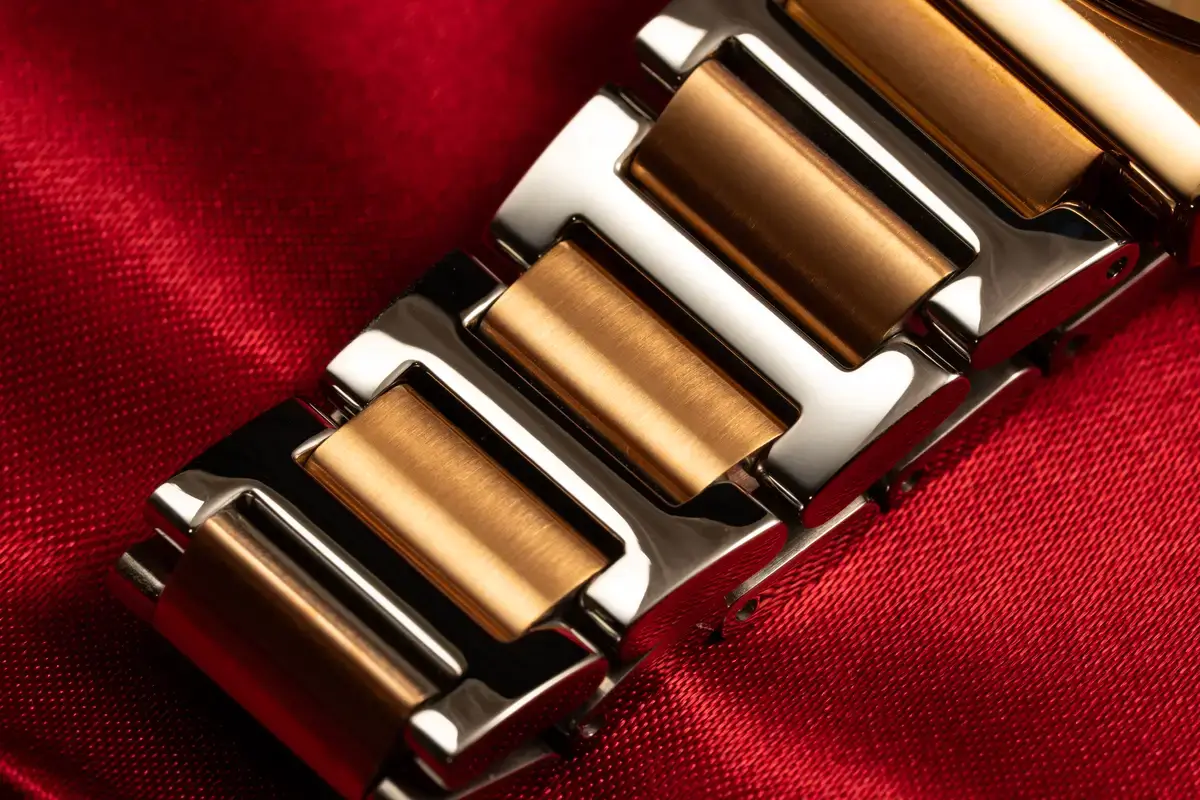 腕時計喫茶-Wristwatch-Tearoom- | 腕時計愛好家目線で見た『サルヴァトーレ フェラガモ』の〝レディース時計〟って… どうなの?? Ferragamo 時計 フェラガモ Vega ベガ