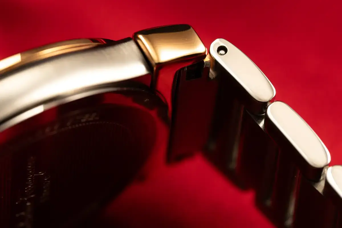 腕時計喫茶-Wristwatch-Tearoom- | 腕時計愛好家目線で見た『サルヴァトーレ フェラガモ』の〝レディース時計〟って… どうなの?? Ferragamo 時計 フェラガモ Vega ベガ