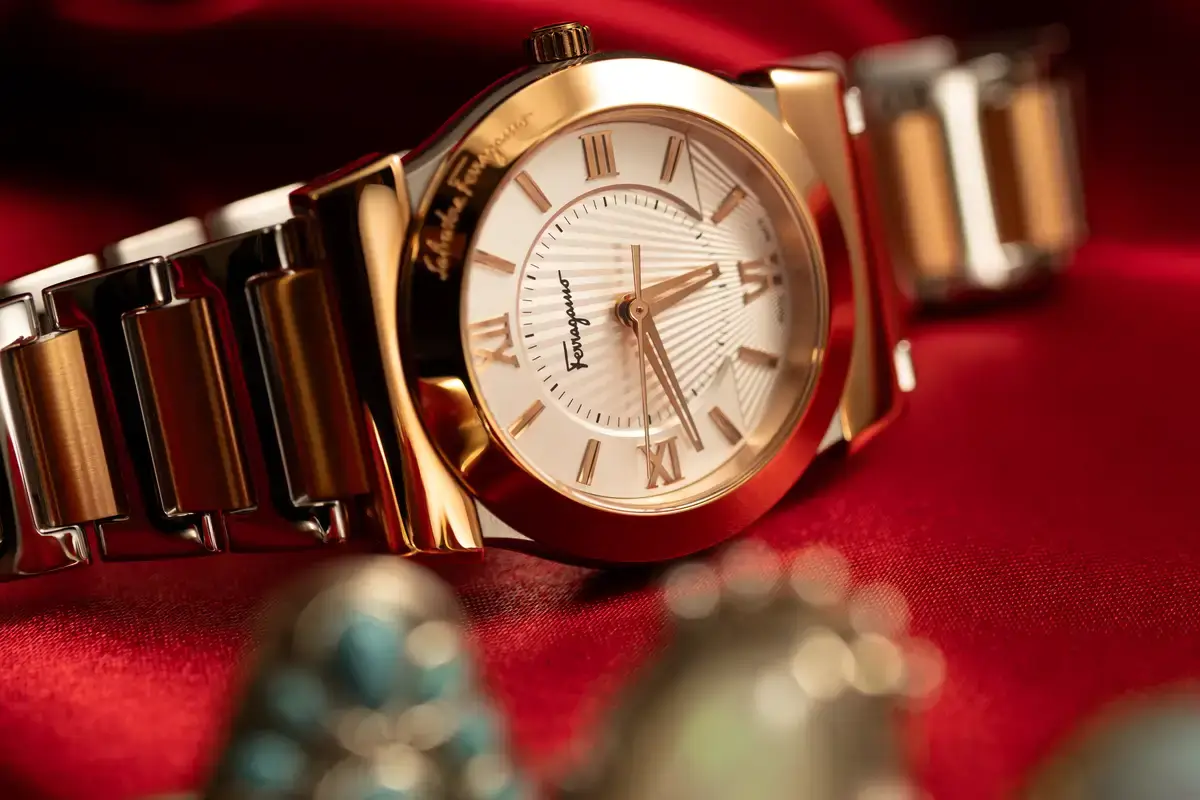 腕時計喫茶-Wristwatch-Tearoom- | 腕時計愛好家目線で見た『サルヴァトーレ フェラガモ』の〝レディース時計〟って… どうなの?? Ferragamo 時計 フェラガモ Vega ベガ