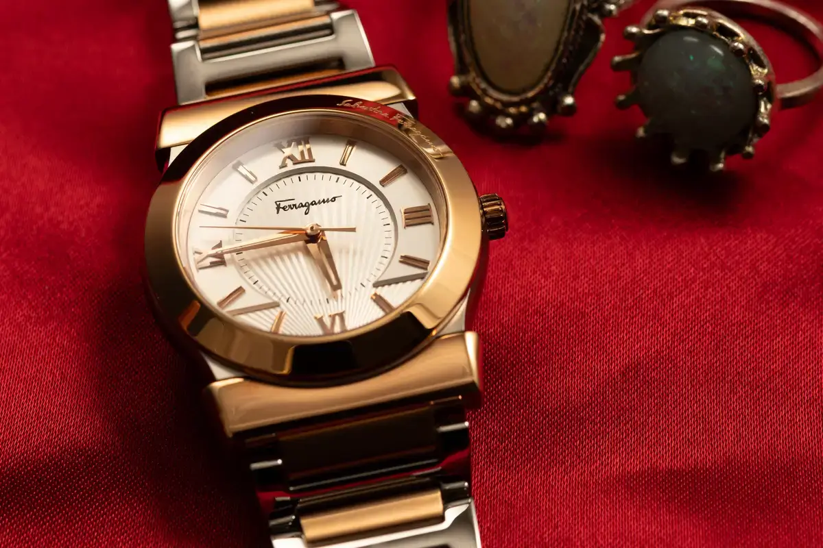 腕時計喫茶-Wristwatch-Tearoom- | 腕時計愛好家目線で見た『サルヴァトーレ フェラガモ』の〝レディース時計〟って… どうなの?? Ferragamo 時計 フェラガモ Vega ベガ