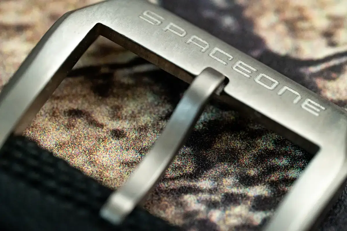 腕時計喫茶-Wristwatch-Tearoom- | 【自腹レビュー】61万6000円の〝買える天文時計〟SPACEONE(スペースワン)「TELLURIUM(テリリウム)」は何がスゴいのか?? SPACEONE TELLURIUM テリリウム 実機 ピンバックル チタニウムケース ブルー アベンチュリンダイヤル