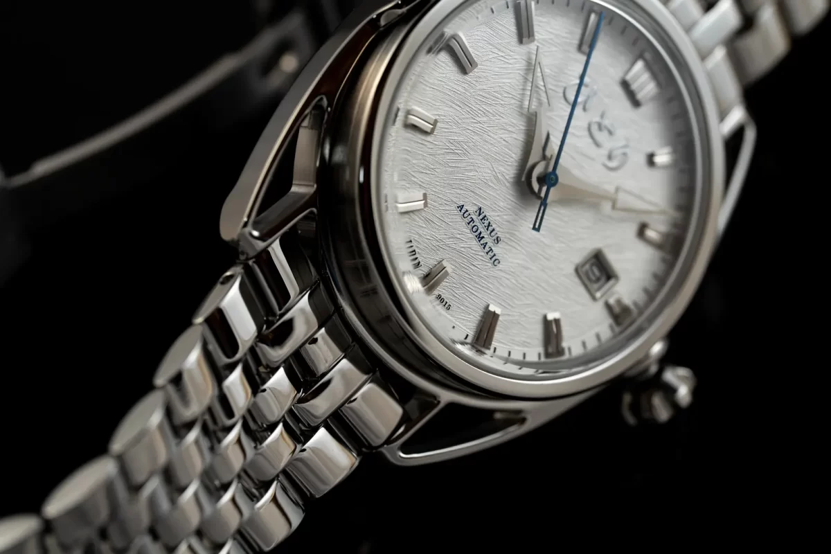 Hitori Watch ひとりウォッチ NEXUS ネクサス 斜め下から