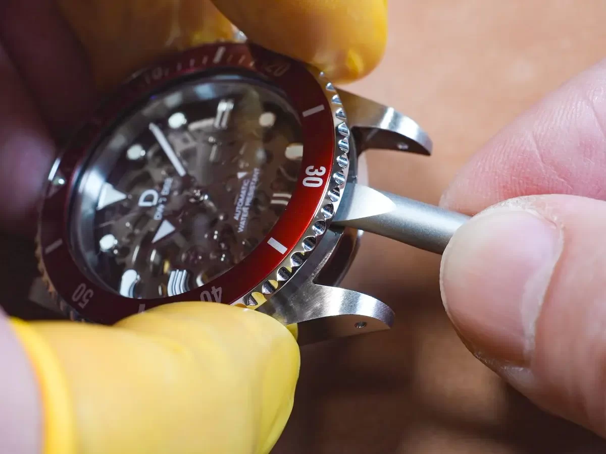 DIY Watch Club ウォッチキット ベゼル 外し 金属棒