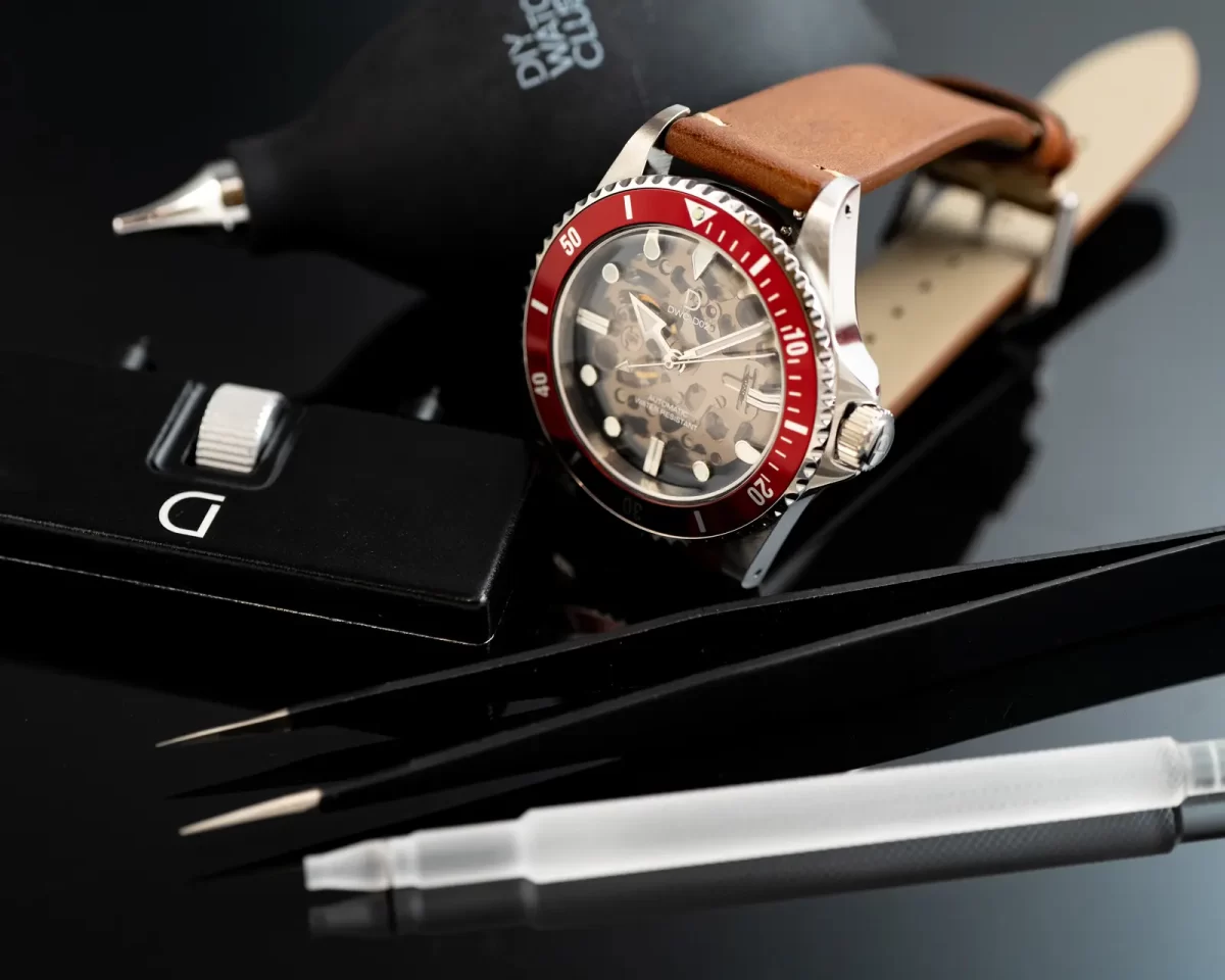 DIYウォッチキット ダイバーズ 40ミリ DIY Watch Club 赤ベゼル マクロ