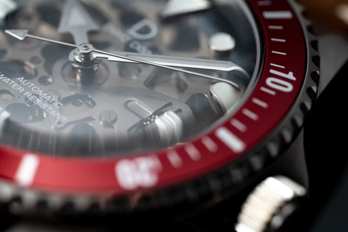 DIYウォッチキット ダイバーズ 40ミリ DIY Watch Club 赤ベゼル マクロ