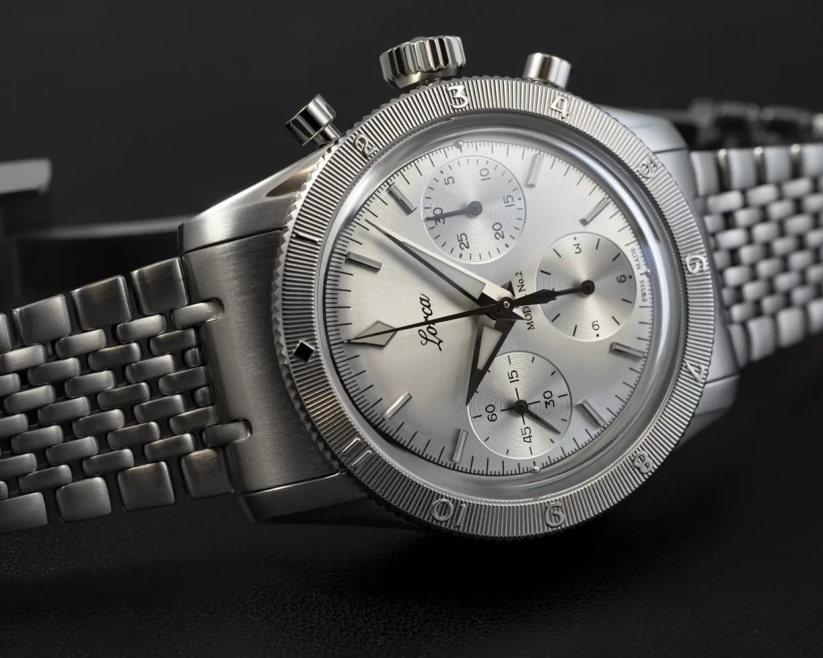 Lorca watch ロルカ モデル No.2 model シルバー サンレイ ダイヤル 全体 黒バック 横置き